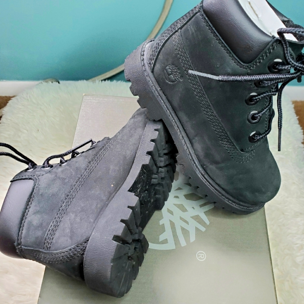Unisex Toddler Timberland boots in black nubuck